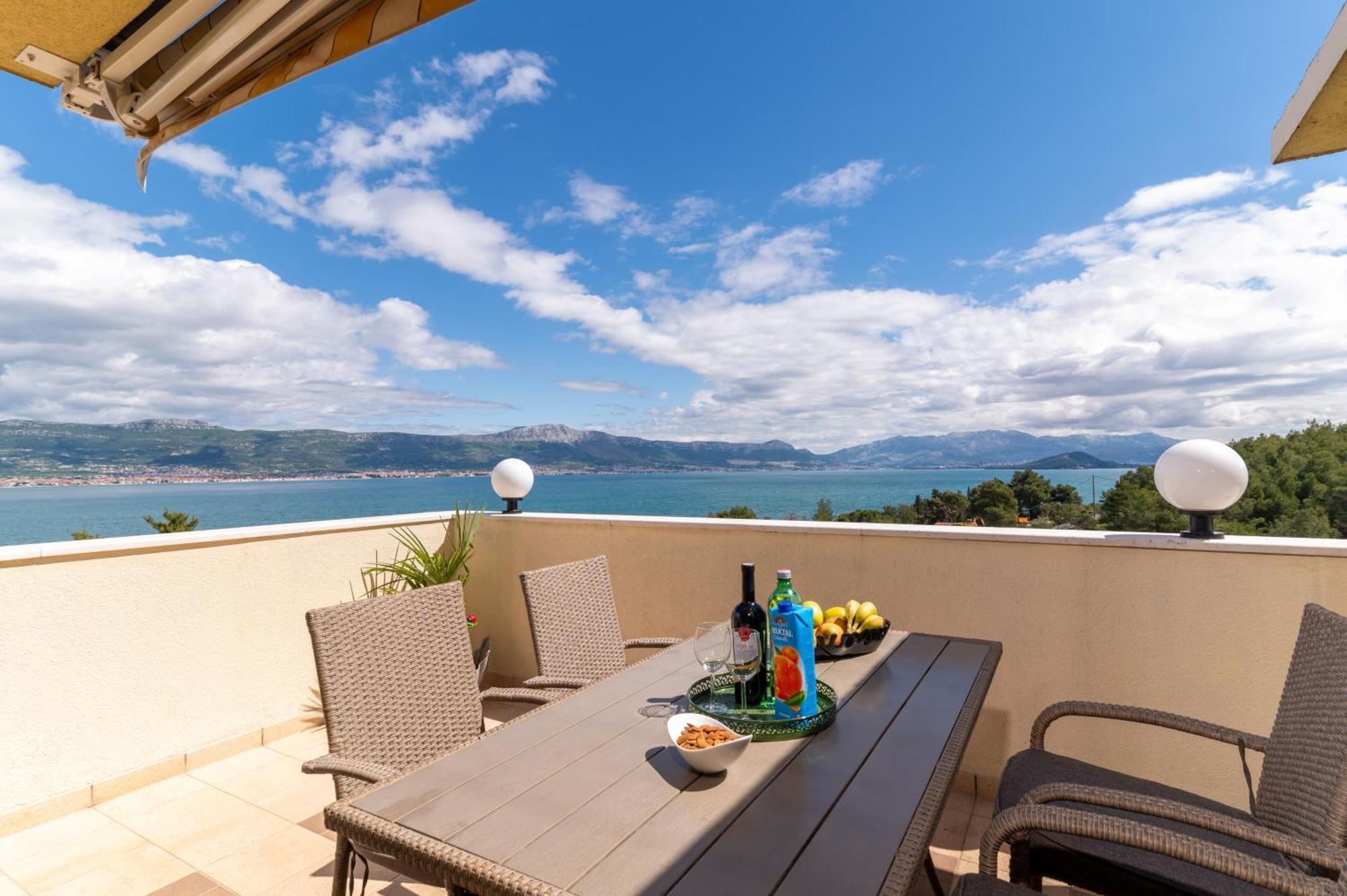 Apartments With A Parking Space Slatine, Ciovo - 5158 Trogir Exterior photo